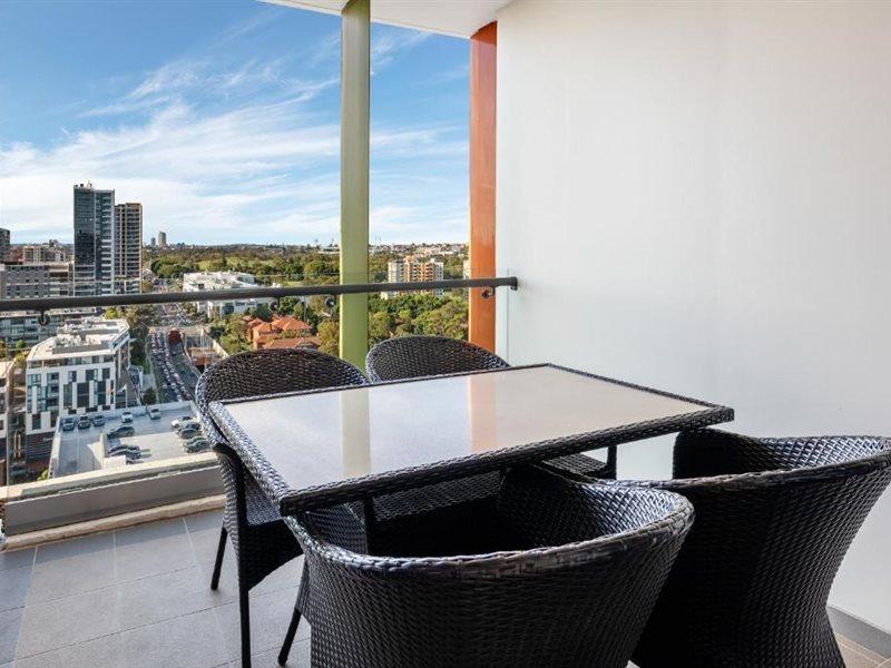 Meriton Suites Zetland Sydney Zewnętrze zdjęcie Balcony