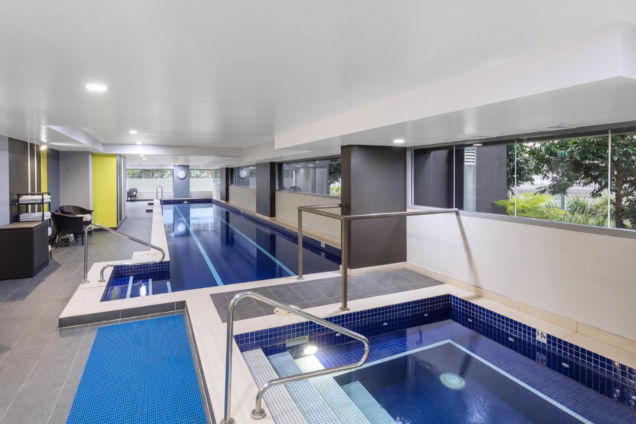 Meriton Suites Zetland Sydney Zewnętrze zdjęcie The pool at the University of Western Australia