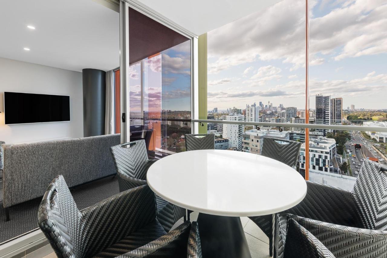 Meriton Suites Zetland Sydney Zewnętrze zdjęcie The apartment balcony